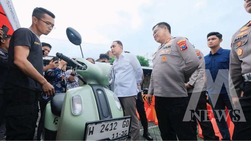 Kapolrestabes Surabaya Kombespol Luthfie Sulistiawan bersama Walikota Surabaya Eri Cahyadi