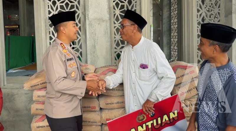 Kapolres Kediri AKBP Bramastyo Priaji salurkan bantuan untuk Masjid An Nur Al-Utsmani
