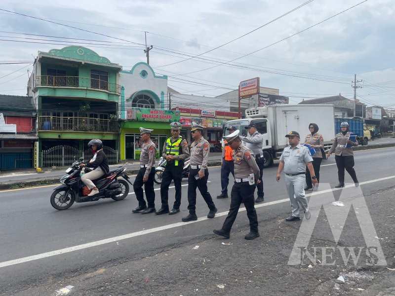Ditlantas Polda Jatim bersama Satlantas Polres Malang antisipasi kelancaran arus lalulintas 