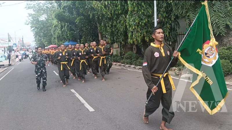 Kasiops Korem 084/Bhaskara Jaya Kolonel Inf Agus Al Fauzi saat latihan PSM di Madura