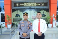 Kasi Humas Ipda Hepi Muslih Riza bersama Satreskrim Polres Gresik