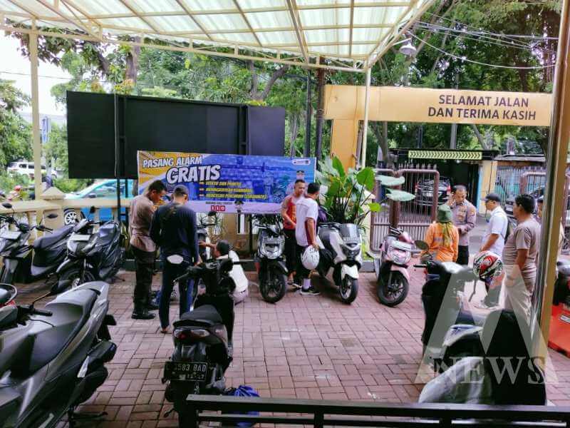 Polsek Wonocolo pasang alarm gratis