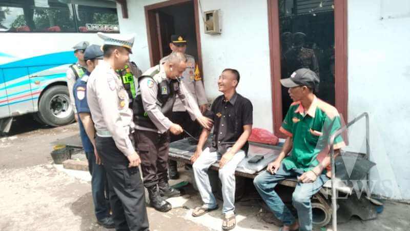 Polres Bondowoso periksa kesehatan sopir bus dan angkutan umum
