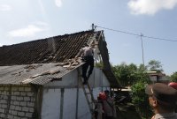 Polres Tuban tanggap bencana bantu masyarakat terdampak angin puting beliung