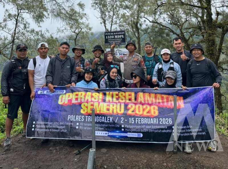 Polres Trenggalek Muncak Bareng pendaki gunung