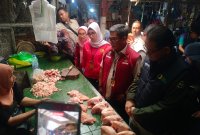 Dirreskrimsus Polda Jatim Kombespol H.M Sihombing sidak pasar