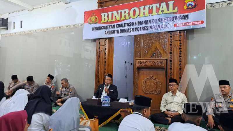 Polres Nganjuk gelar Binrohtal di masjid Al Ikhlas