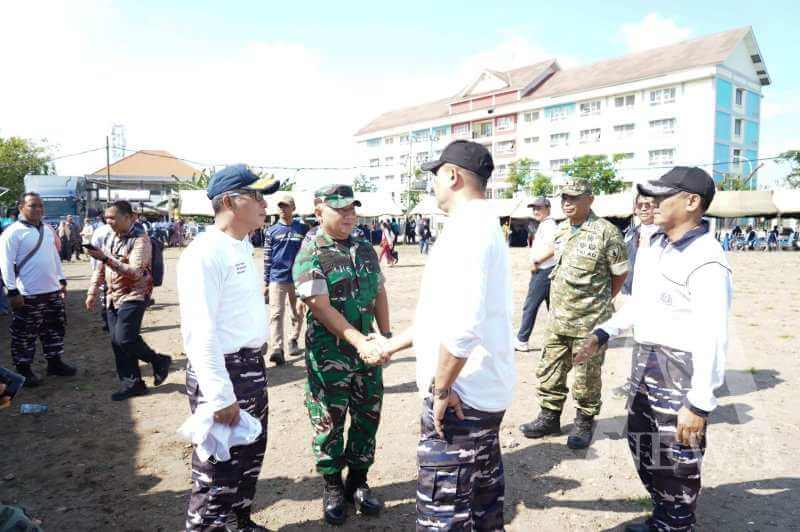 Kasrem 084/Bhaskara Jaya Kolonel Inf Niko Reza H. Dipura hadiri bersih-bersih pantai 