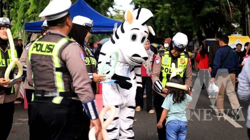 Satlantas Polres Gresik sapa warga di CFD, wujudkan jalan raya aman