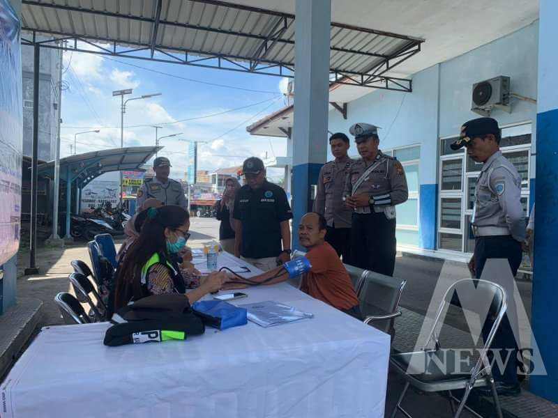 Satlantas Polres Blitar beri layanan kesehatan gratis pengguna jalan