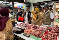 Satgas Pangan Polres Bojonegoro dan TPID sidak pasar tradisional
