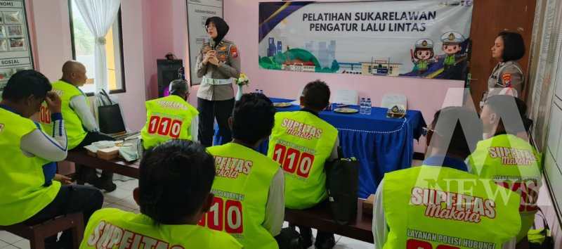 Satlantas Polresta Malang Kota Latih Supeltas di Mako Polsek Sukun