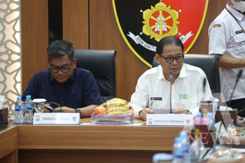 Dirreskrimsus Polda Jatim Kombes Pol Roy H.M. Sihombing bersama Deputi III Badan Pangan Nasional (Bapanas) RI Andriko Noto Susanto