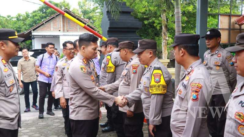 Kapolres Nganjuk AKBP Suria Miftah Irawan saat acara tatap muka dengan personil Polsek Jatikalen dan Patianrowo