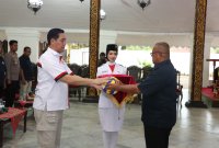 Kabid Humas Polda Jatim Kombespol Jules Abraham Abast lantik pengurus PBVSI Sumenep