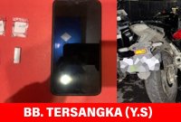 Pelaku ditangkap Polisi beserta barang buktinya