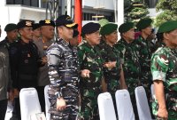 Kasiops Korem 084/Bhaskara Jaya Kolonel Inf Agus Al Fauzi saat upacara penyambutan Satgas Pamtas