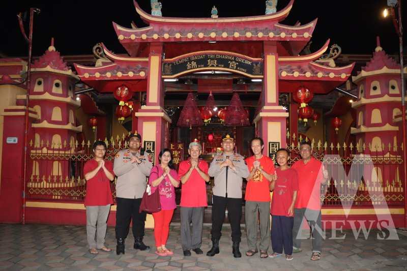 Kapolres Gresik AKBP Ramadhan Nasution kunjungan ke Klenteng Kim Hin Kiong