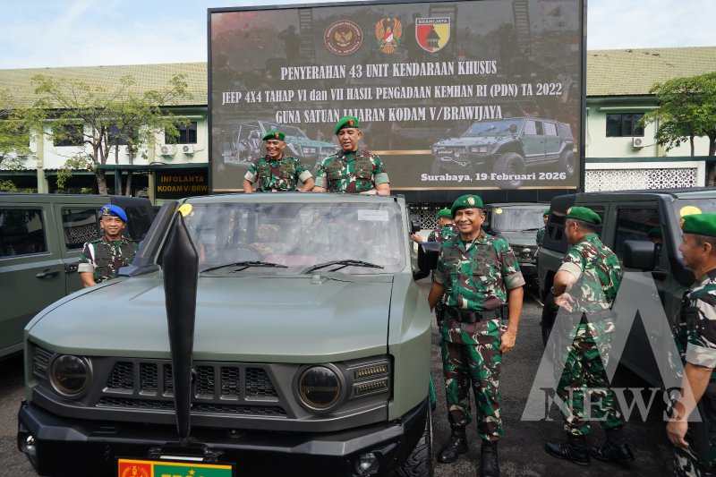 Danrem 084/BJ Brigjen TNI Danny Alkadrie saat penyerahan 43 Ransus