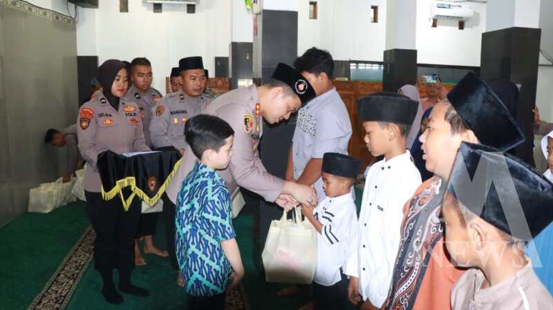 Kapolres Nganjuk AKBP Suria Miftah Irawan beri santunan Yatim Piatu