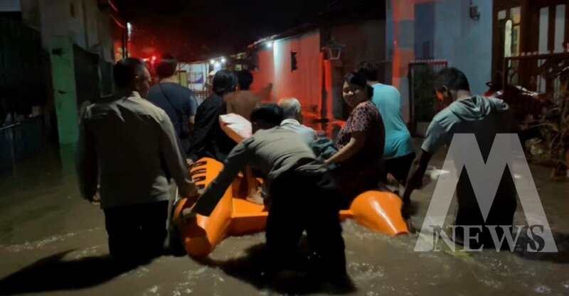 Polres Probolinggo evakuasi warga terdampak banjir