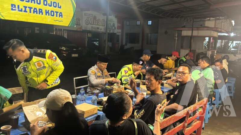 Polres Blitar Kota dan ojol gelar sahur bareng