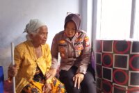 Satbinmas Polres Lumajang salurkan bantuan sembako