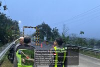 Polisi patroli di Jembatan TBB Bojonegoro