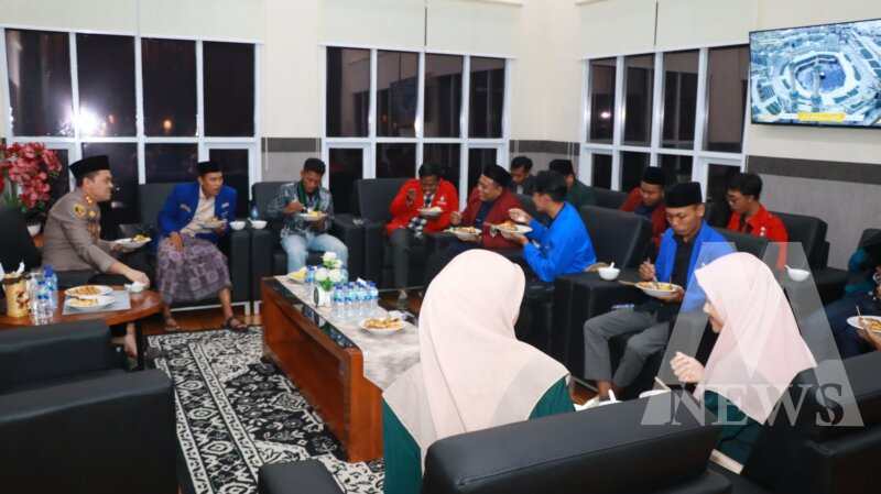 Kapolres Nganjuk AKBP Suria Miftah Irawan Buka Bersama Mahasiswa