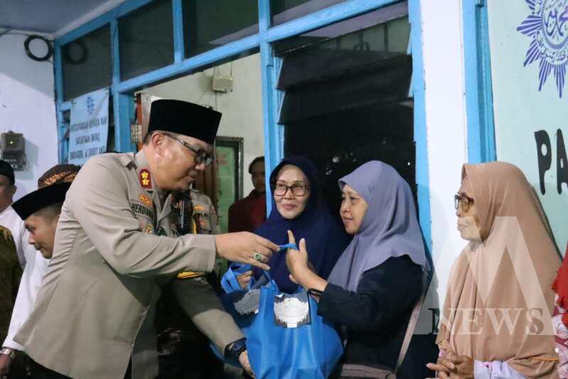 Kapolres Mojokerto Kota AKBP Herdiawan Arifianto gelar Baksos