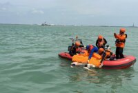 Satpolairud Polres Gresik temukan korban KM Dharma Ferry VII