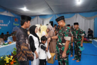 Danrem 084/Bhaskara Jaya Brigjen TNI Danny Alkadrie saat santuni anak yatim