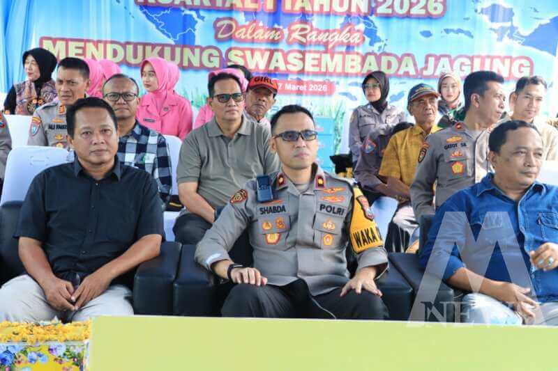 Wakapolres Gresik Kompol Shabda Purusha Putra hadiri penanaman jagung di Kebomas