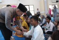 Kapolres Nganjuk AKBP Suria Miftah Irawan santuni anak Disabilitas