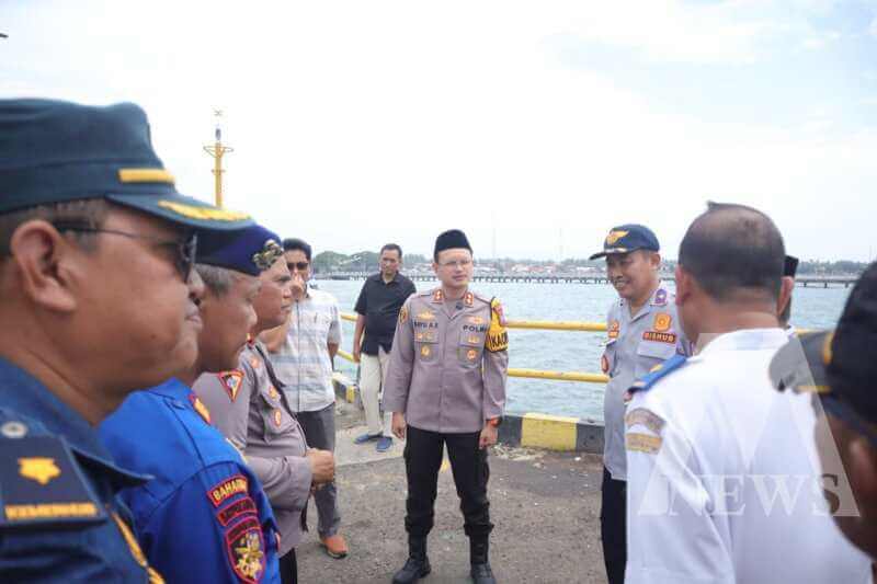 Kapolres Situbondo AKBP Bayu Anuwar Siddiqi tinjau pelabuhan Jangkar