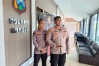 Kapolsek Gresik Kota Iptu Muhammad Kevin Ramadhan didampingi Kasi Humas Polres Gresik Iptu Hepi
