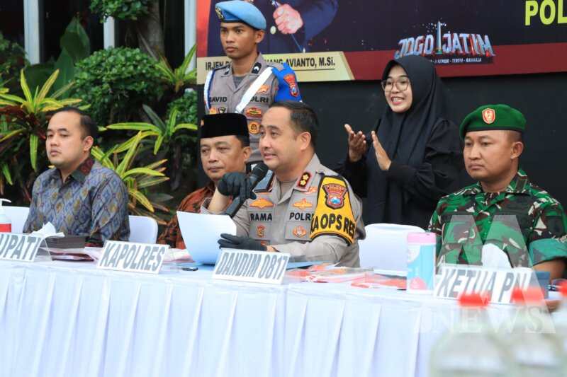 Kapolres Gresik AKBP Ramadhan Nasution saat ungkap kasus 