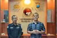 Kasatresnarkoba Polres Blitar AKP Yussi Purwanto didampingi Kasi Humas Polres Blitar