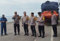 Karoops Polda Jatim Kombes Pol Nurhandono pimpin cek pos di Pelabuhan Tanjung Perak