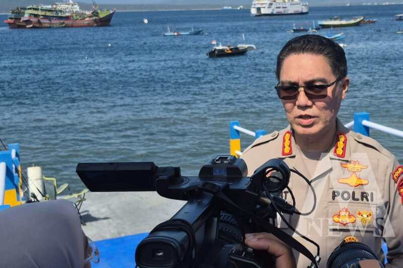 Kabid Humas Polda Jatim Jules Abraham Abast