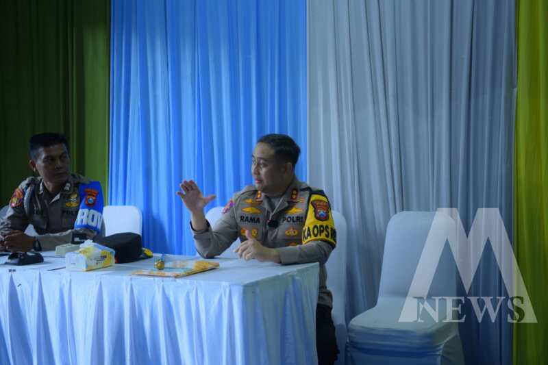 Kapolres Gresik AKBP Ramadhan Nasution cek pos pelayanan