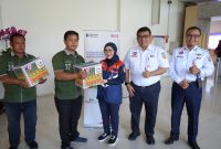 KAI Daop 8 beri paket sembako ke porter stasiun