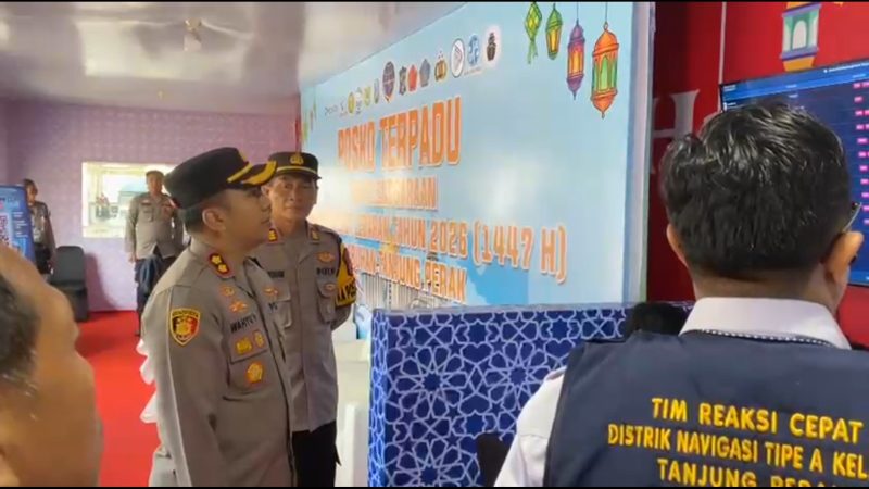 Kapolres Pelabuhan Tanjung Perak Surabaya AKBP Wahyu Hidayat cek posyan