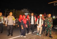 Bupati Lumajang Indah Amperawati didampingi Kapolres Lumajang AKBP Alex Sandy Siregar pantau malam takbiran