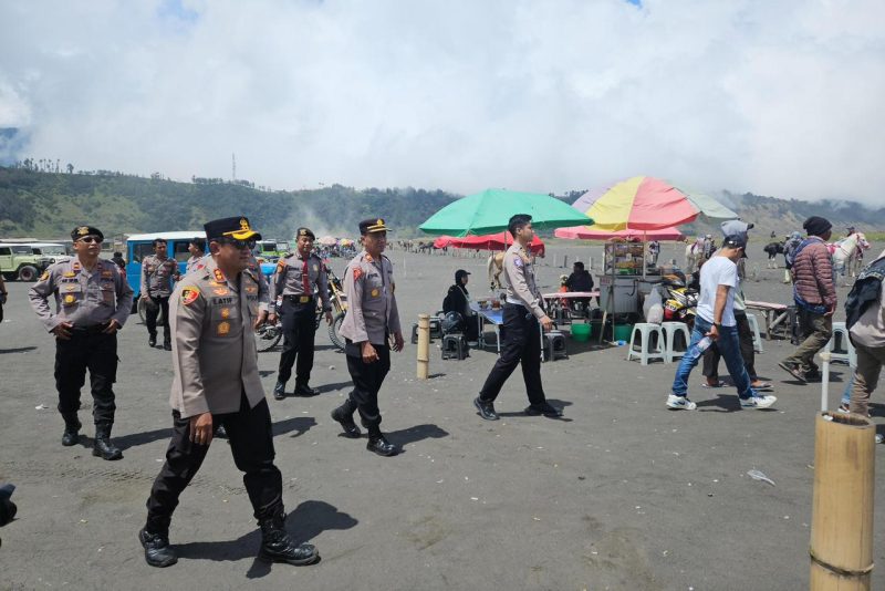 Kapolres Probolinggo AKBP Muhammad Wahyudin Latif kunjungi tempat wisata gunung Bromo