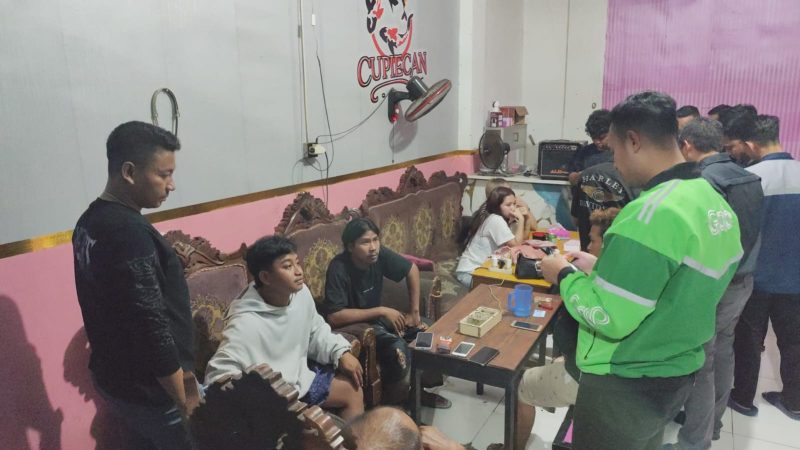 Polres Gresik gerebek tempat karaoke