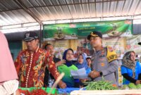 Kapolres Ngawi AKBP Prayoga Angga Widyatama sidak pasar tradisional