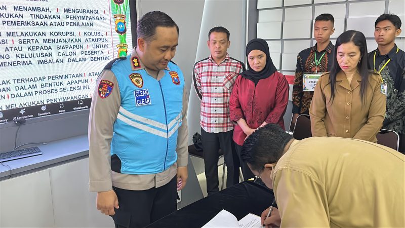 Kapolres Gresik AKBP Ramadhan Nasution saat MOU penerimaan Polri