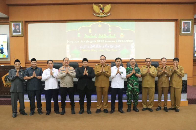 Kapolres Gresik AKBP Ramadhan Nasution saat halal bihalal di kantor DPRD