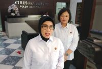 Dirres PPA-PPO Polda Jatim Kombespol Ganis Setyaningrum berikan keterangan